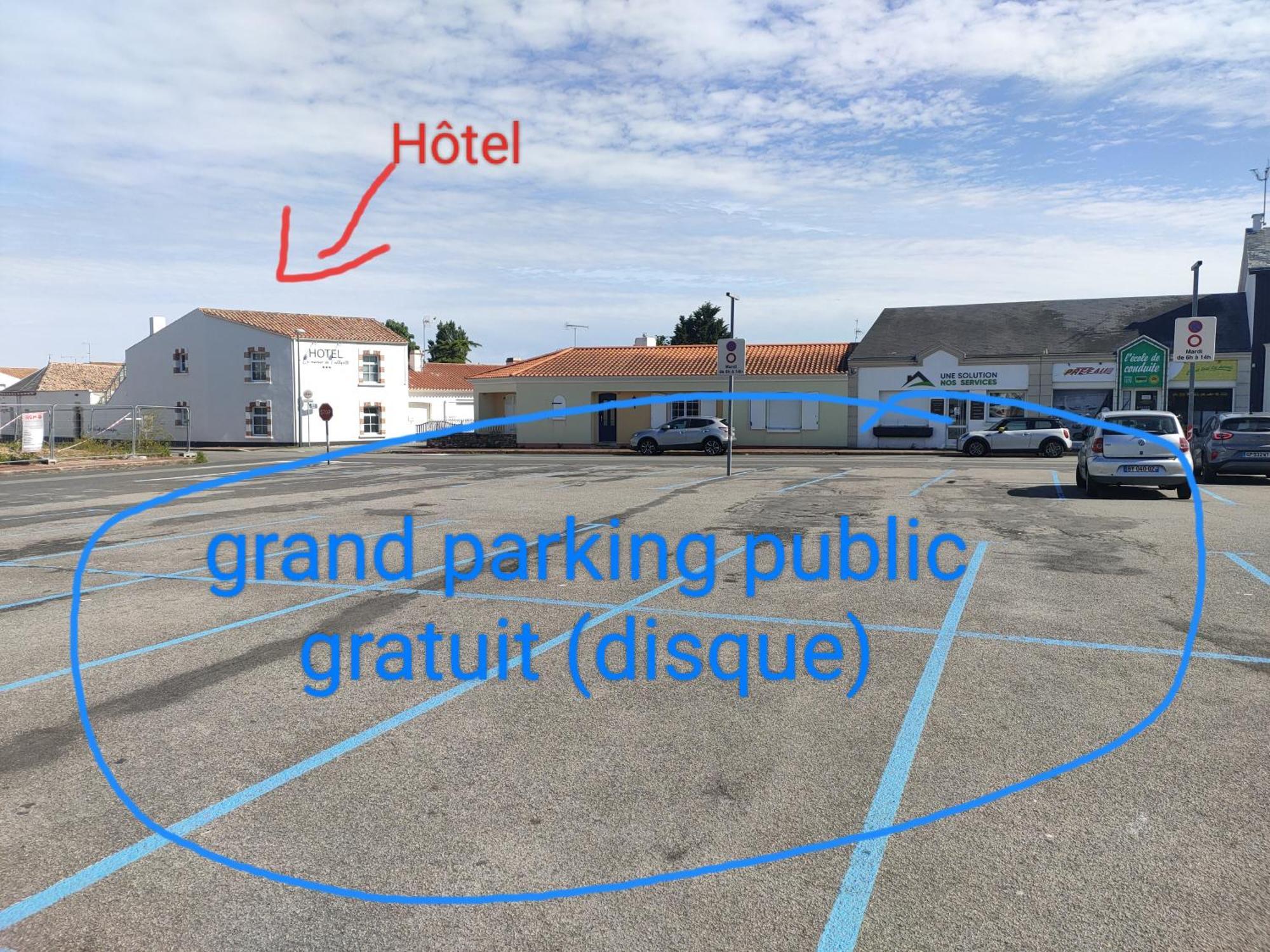 Le Manoir De L'Antiquite Hotel Challans Exterior photo