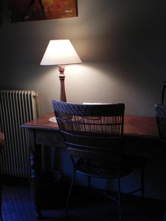 Le Manoir De L'Antiquite Hotel Challans Room photo